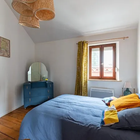 Les Templiers - Maison Avec Cour à 20 M Du Port - *