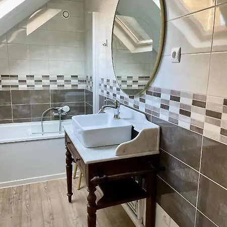 Les Templiers - Maison Avec Cour à 20 M Du Port - *